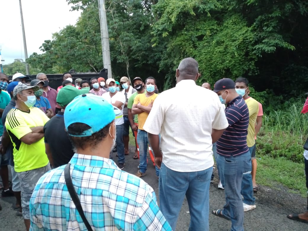 Los camioneros y paleros están solicitan que se reabran los proyectos de extracción de arena. 