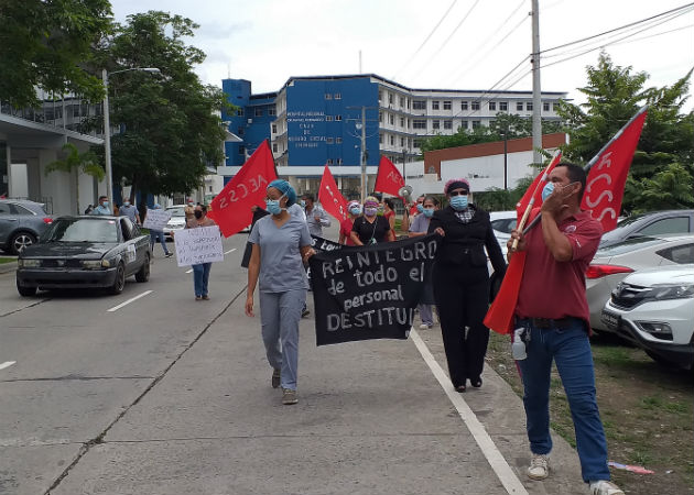 Protestaron de forma pacífica en la vía Interamericana frente al hospital de la CSS en David. Fotos. José Vásquez.