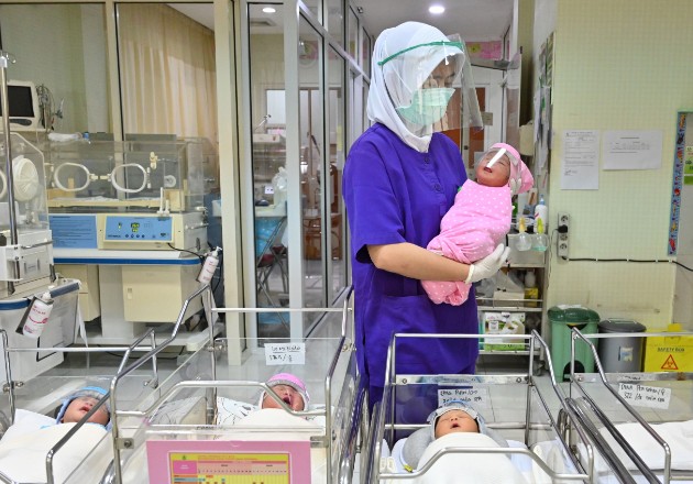 Unos 4.8 millones de bebés nacen ahora en Indonesia. Foto / Adek Berry/Agence France-Presse — Getty Images.