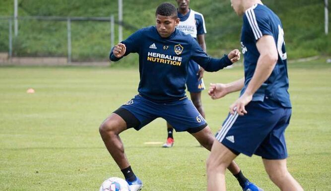 Carlos Harvey jugaba para Galaxy II en la USL. 