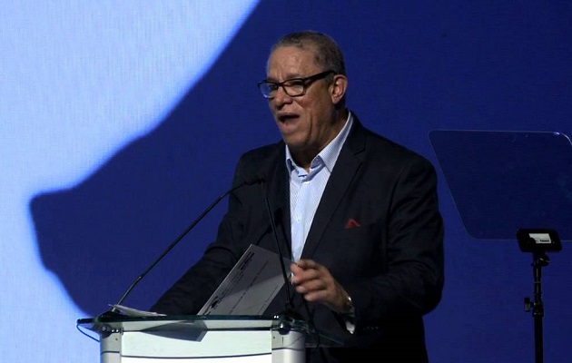 Camilo Alleyne aseguró que no cobra por formar parte de esta comisión.