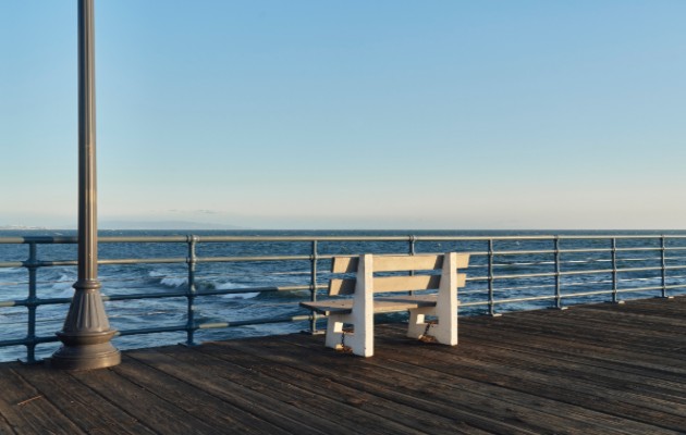 El muelle de Santa Mónica cuando estaba cerrado a los visitantes por la pandemia de coronavirus, en Santa Mónica, California, el 18 de marzo de 2020. (Philip Cheung/The New York Times)