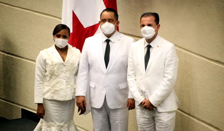 Xenobia Vargas, primera vicepresidenta electa, Marcos Castillero, presidente reelecto, y Tito Rodríguez, segundo vicepresidente reelecto. Víctor Arosemena.