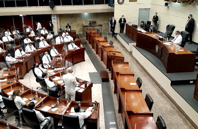 Varios diputados han hecho público que se han contagiado de COVID-19. Foto Víctor Arosemena