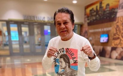 La leyenda del boxeo, Roberto Durán, sale del hospital tras enfermar de COVID-19.