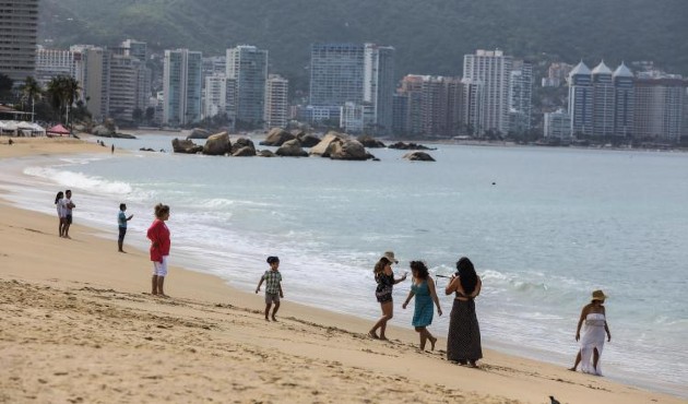 Con playas cristalinas, un sol radiante y un clima extraordinario, la ciudad costera reabrió este julio sus playas. EFE