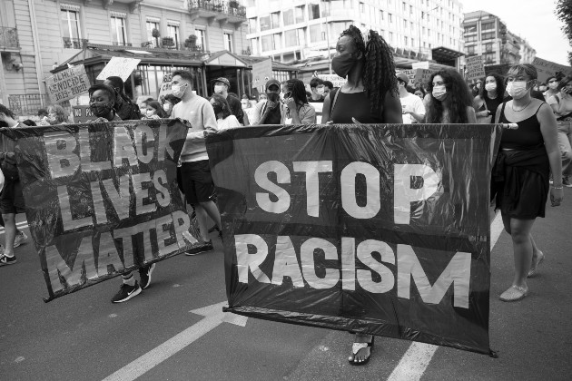 Una de las múltiples protestas contra el racismo, generada por el asesinato de George Floyd, el 25 de mayo en Minneapolis, Estados Unidos.  Foto: EFE.