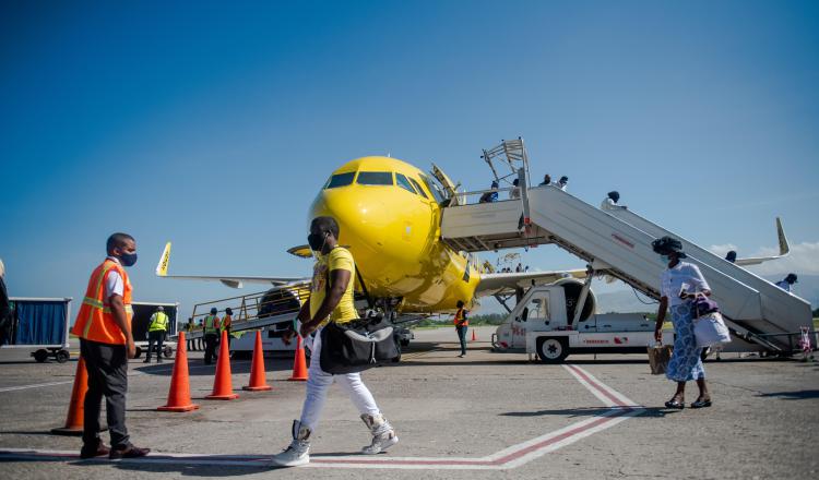 En mayo, algunas aerolíneas que no operaban en Colombia hicieron hasta 40 vuelos, por exportación de flores. EFE