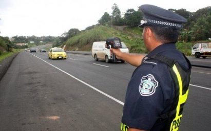 Las unidades tránsito de la Policía Nacional se encuentran apostadas en diferentes puntos 