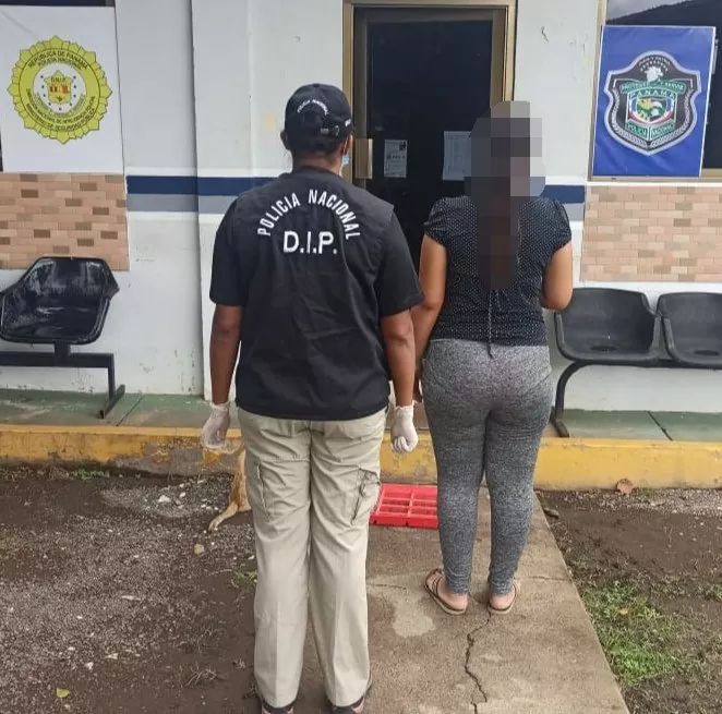 La mujer fue captura por unidades de la Policía Nacional en el sector de Llano del Medio en Las Lomas en David.