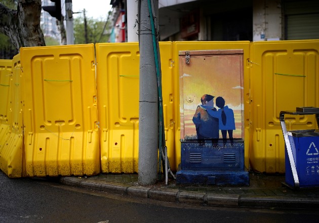 Los divorcios en Wuhan, China, donde se originó el virus, se han duplicado desde el brote. Una barricada ahí. Foto / Aly Song/Reuters.