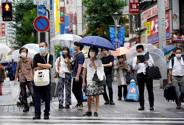 En Tokio han dado positivo de coronavirus 7.515 personas, casi la tercera parte del país, con 325 muertos en la capital, frente a los 982 fallecidos en todo Japón.
