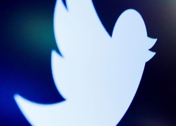 Twitter congeló las cuentas verificadas tras un hackeo masivo.