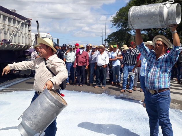 Los mismos problemas que los motivaron a salir a la calle hace dos años atrás, son los mismos problemas que los motivaron a abandonar sus fincas y salir este sábado 18 de julio a protestar.