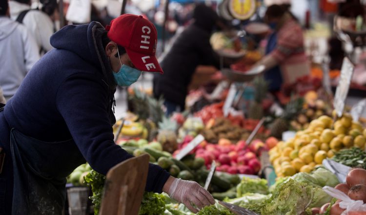 El consumo alimentario general crecerá un 15 % y el ciudadano medio comerá 3,000 kilocalorías al día en 2029. EFE