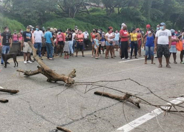 En ambos cierres, se generó un descomunal tranque vehicular. Fotos: Diómedes Sánchez.