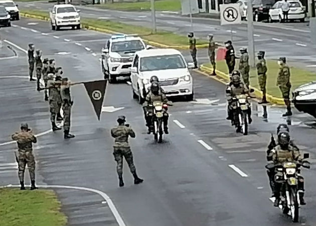 El cuerpo fue trasladado desde el distrito de Barú, hasta el distrito de Remedios. Fotos: José Vásquez. 