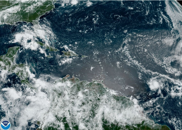  Imagen de la NOAA (EE.UU). con la localización de la tormenta tropical Gonzalo en el Atlántico este miércoles. Fotos: EFE.