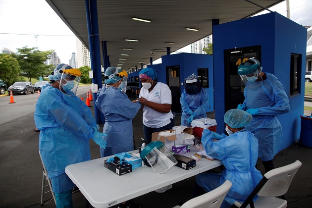 En  las últimas 24 horas se realizaron 3.006 pruebas de contagio de COVID-19. Foto EFE