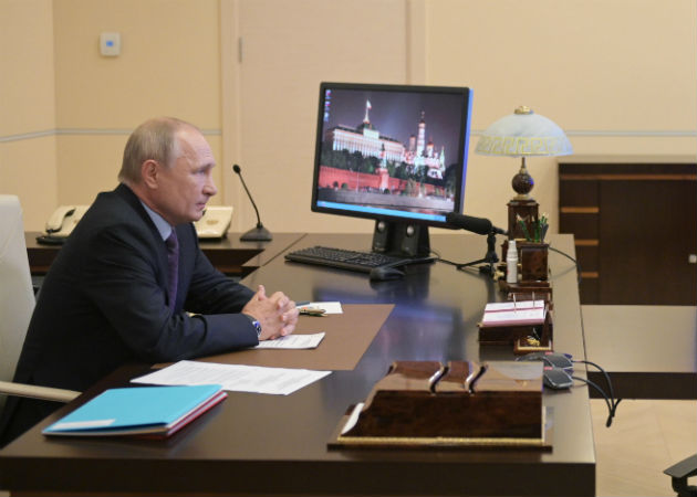 El presidente de la Federación de Rusia, Vladimir Putin, en su oficina en Moscú. Fotos: EFE.