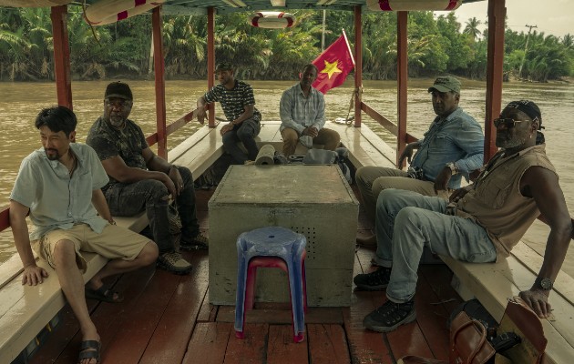Soldados negros por fin tienen su propia historia en “Da 5 Bloods”, pero vietnamitas solo son “extras”. Foto / David Lee/Netflix.