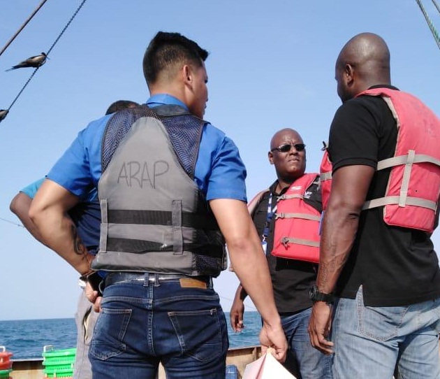 Este centro de seguimiento pesquero de la ARAP, trabaja en coordinación con el Centro de Monitoreo de la Autoridad Marítima de Panamá, con el Servicio Nacional Aeronaval  (SENAN) y con la Policía Nacional, quienes son el soporte para hacer las detenciones de los buques.