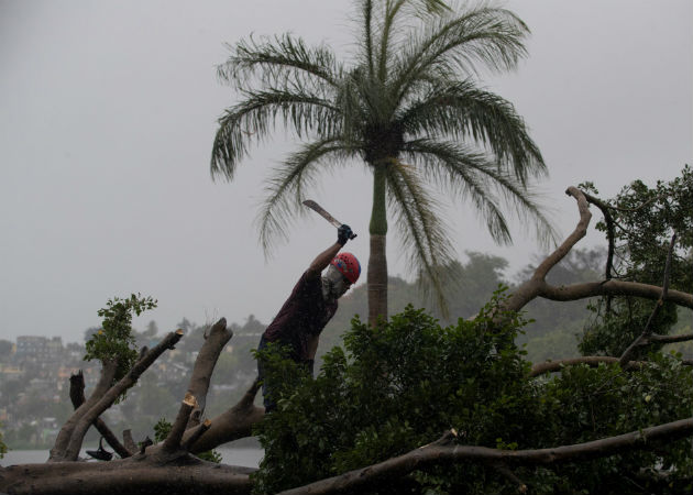 La tormenta tropical Isaías avanza hacia República Dominicana y Haití tras golpear a Puerto Rico con viento y lluvia. Fotos: EFE.