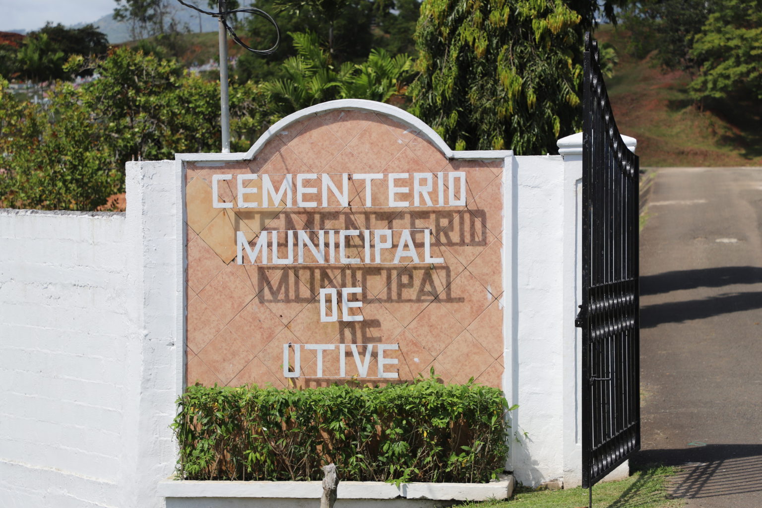 Con el sepelio solemne de los restos de dos personas que se mantenían en la morgue judicial de Panamá Oeste se pudo liberar espacio.