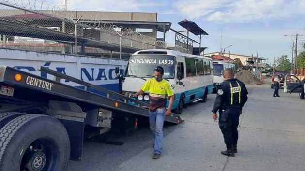 Los conductores de ambos vehículos se les aplicó su respectiva infracción del tránsito y los autos fueron remolcados en grúas, para que procedan con el trámite correspondiente para ser retirados.