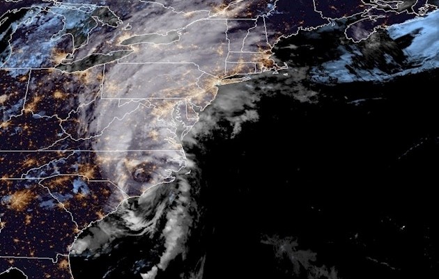 Isaías tocó tierra con fuerza de categoría 1 alrededor de las 23.10 hora local (03.10 GMT del martes) cerca de Ocean Isle Beach, un pequeño pueblo de un millar de habitantes próximo a la frontera con Carolina del Sur.