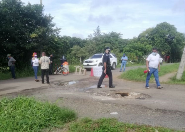 Denuncian daños en el sistema de alcantarillados y acueductos por parte de promotoras. Fotos: Melquíades Vásquez.