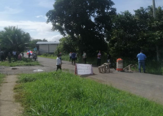 Denuncian daños en el sistema de alcantarillados y acueductos por parte de promotoras. Fotos: Melquíades Vásquez.