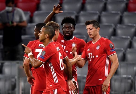 Jugadores del Bayern celebran el triunfo. Foto:EFE