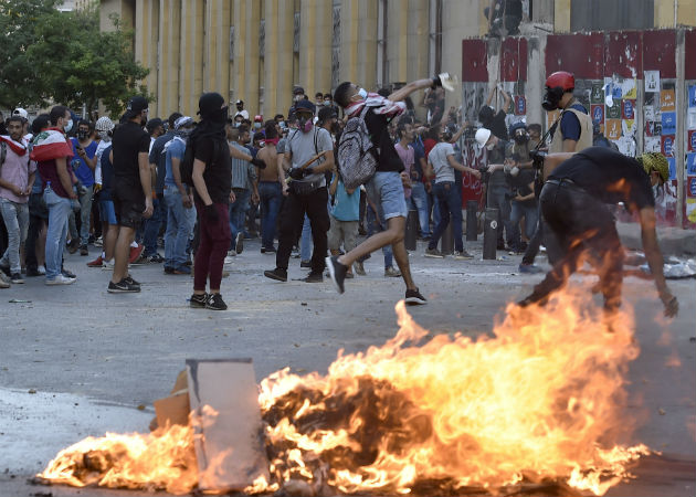 Libaneses han salido a las calles para protestar tras la explosión del pasado martes en Beirut. Fotos: EFE. 