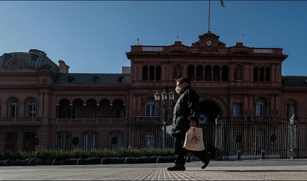 Las negociaciones con el FMI representan el próximo paso del Gobierno de Alberto Fernández. EFE