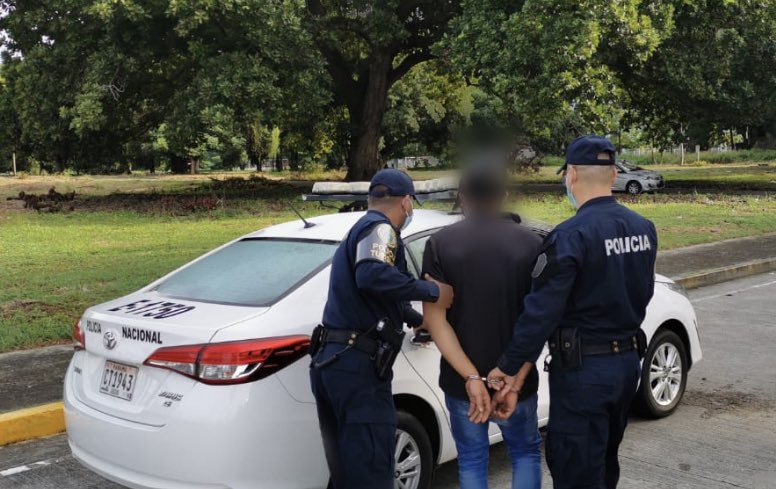 Decomiso de sustancias ilícitas en un vehículo en la Calzada de Amador.