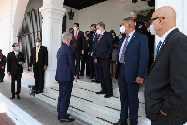El presidente panameño, Laurentino Cortizo, recibió a O'Brien en el Palacio de las Garzas.