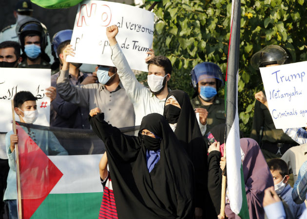 Estudiantes y civiles iraníes protestan en Teherán contra Israel, Estados Unidos y Emirantos Árabes Unidos. Fotos: EFE.