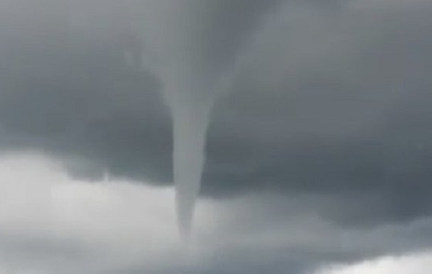 Esta es la nube cónica que se apreció hoy en Panamá Este. 