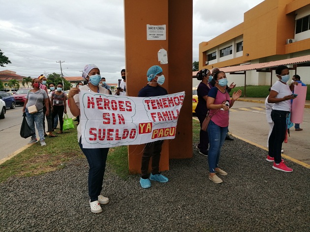 En total son unos 121 funcionarios de salud que han sido nombrados en esta provincia y que aún no perciben sus salarios. FOTO/ERIC MONTENEGRO