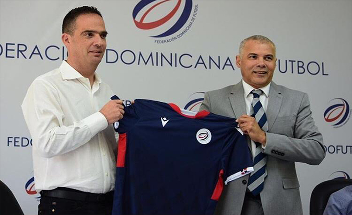  Jacques Passy (izq.) técnico de República Dominicana. Foto:@fedofutbol