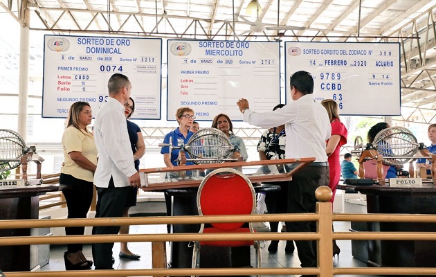 Los billetes premiados podrán cambiarse cuando reabra la lotería.