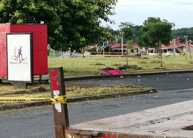  La víctima presentaba una herida de arma de fuego en la cabeza. Foto: Eric A.Montenegro.