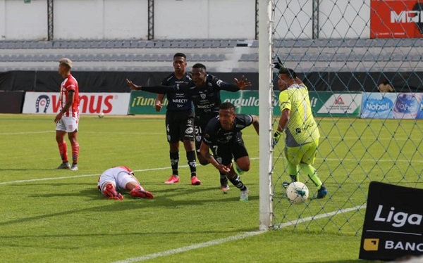 Gabriel Torres anotó para Independiente. Foto: @IDV_EC