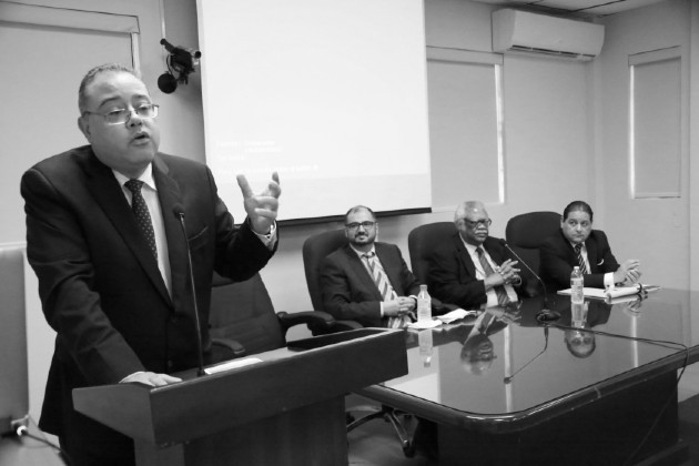 Participación del constitucionalista Sebastián Rodríguez Robles, en una mesa redonda, en materia constitucional, en el Órgano Judicial, el 11 de septiembre de 2015. Foto: Cortesía.