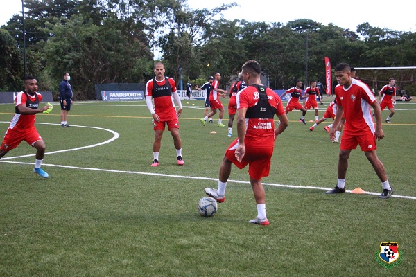 Jugadores durante los entrenamientos en la 'burbuja' en Coclé. Foto:Fepafut