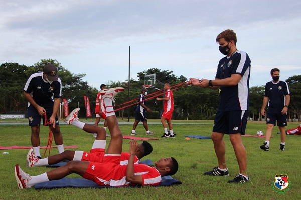 Jugadores durante los entrenamientos en la 'burbuja' en Coclé. Foto:Fepafut