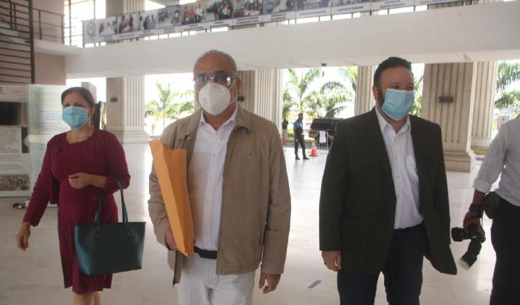 Luis Eduado Camacho, junto a miembros del partido en formación Realizando Metas. Víctor Arosemena