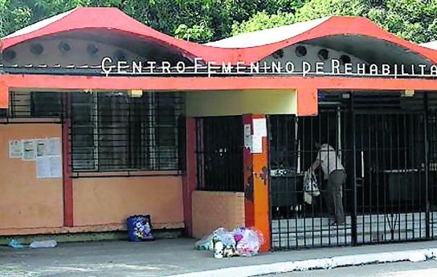 En la prisión femenina se han reportado decenas de casos de COVID-19.