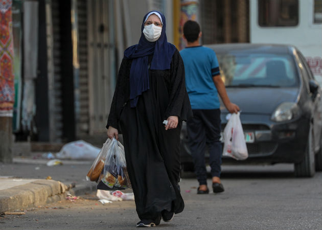 La progresión más fuerte de casos de coronavirus se registra en la India, con 75.760 nuevos contagios. Fotos: EFE.